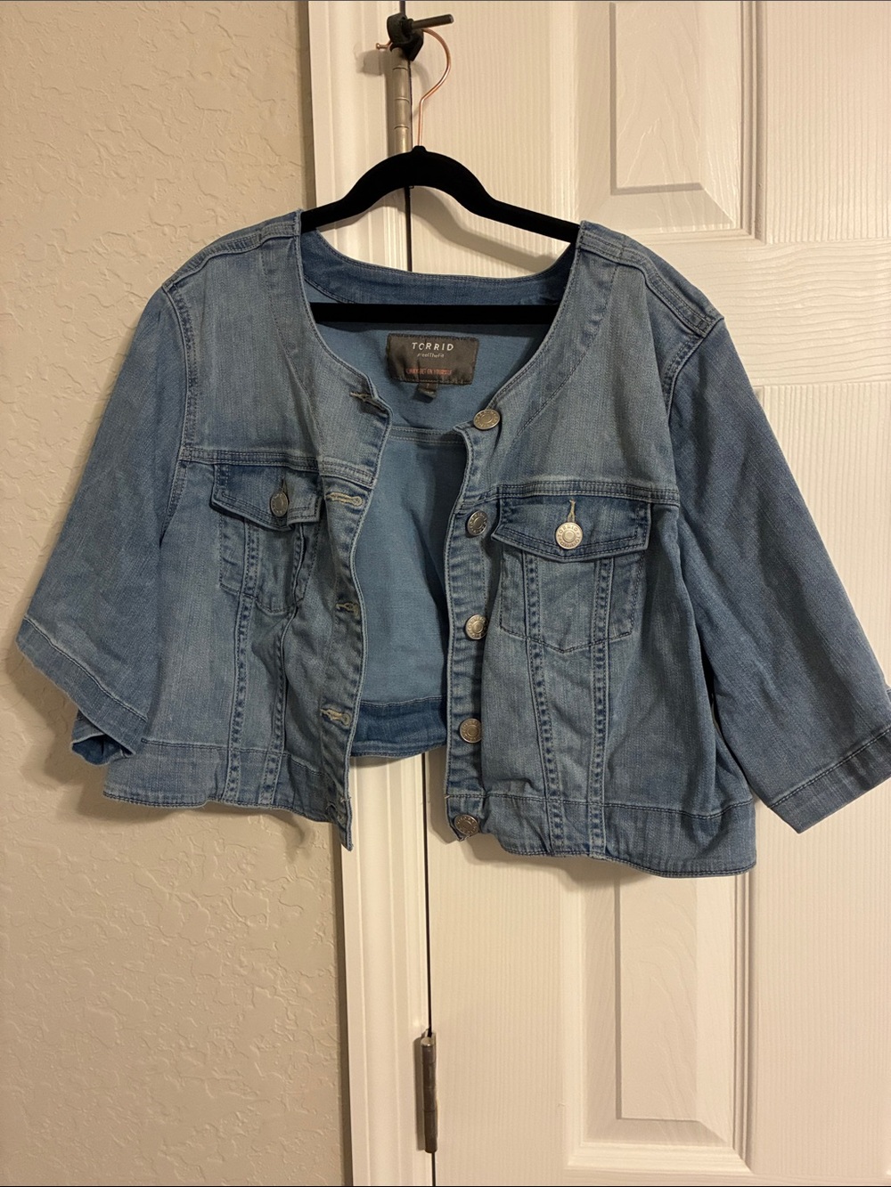 torrid Light Wash Cropped Denim Jacket - Blue